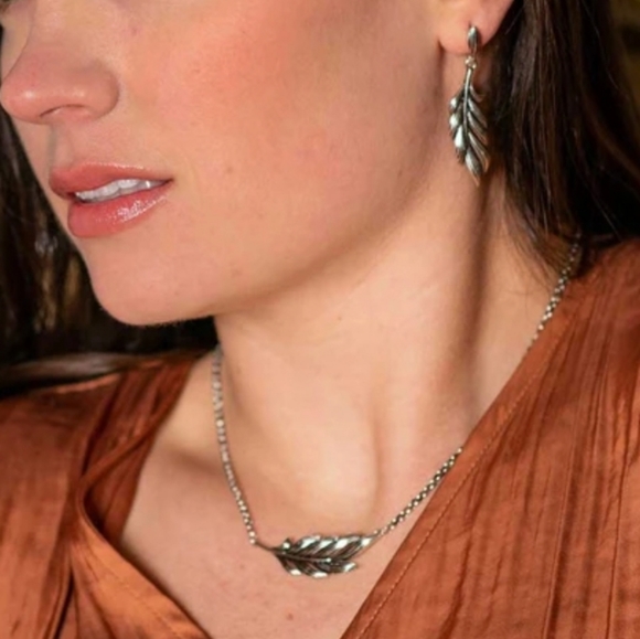 Montana Silversmith Ladies Singleton Feather Jewelry Set NEW Retail $95 - Picture 5 of 11